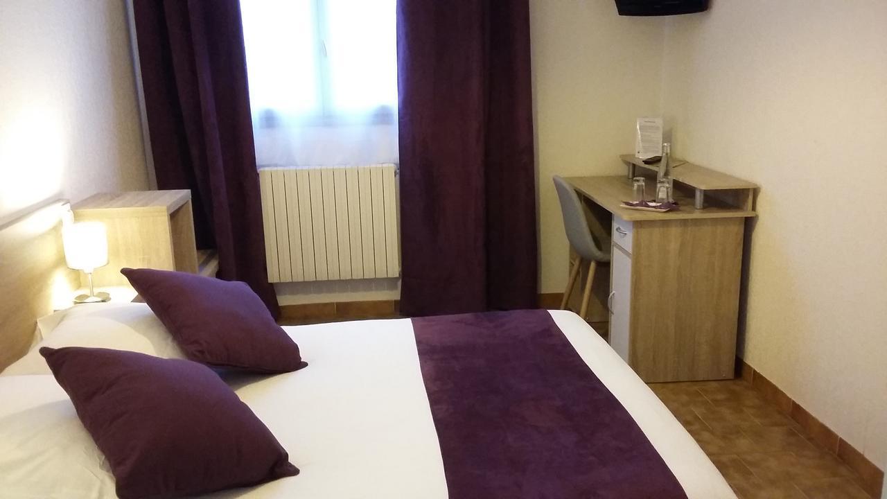Hotel Restaurant Les 3 Chenes Фрежус Екстер'єр фото