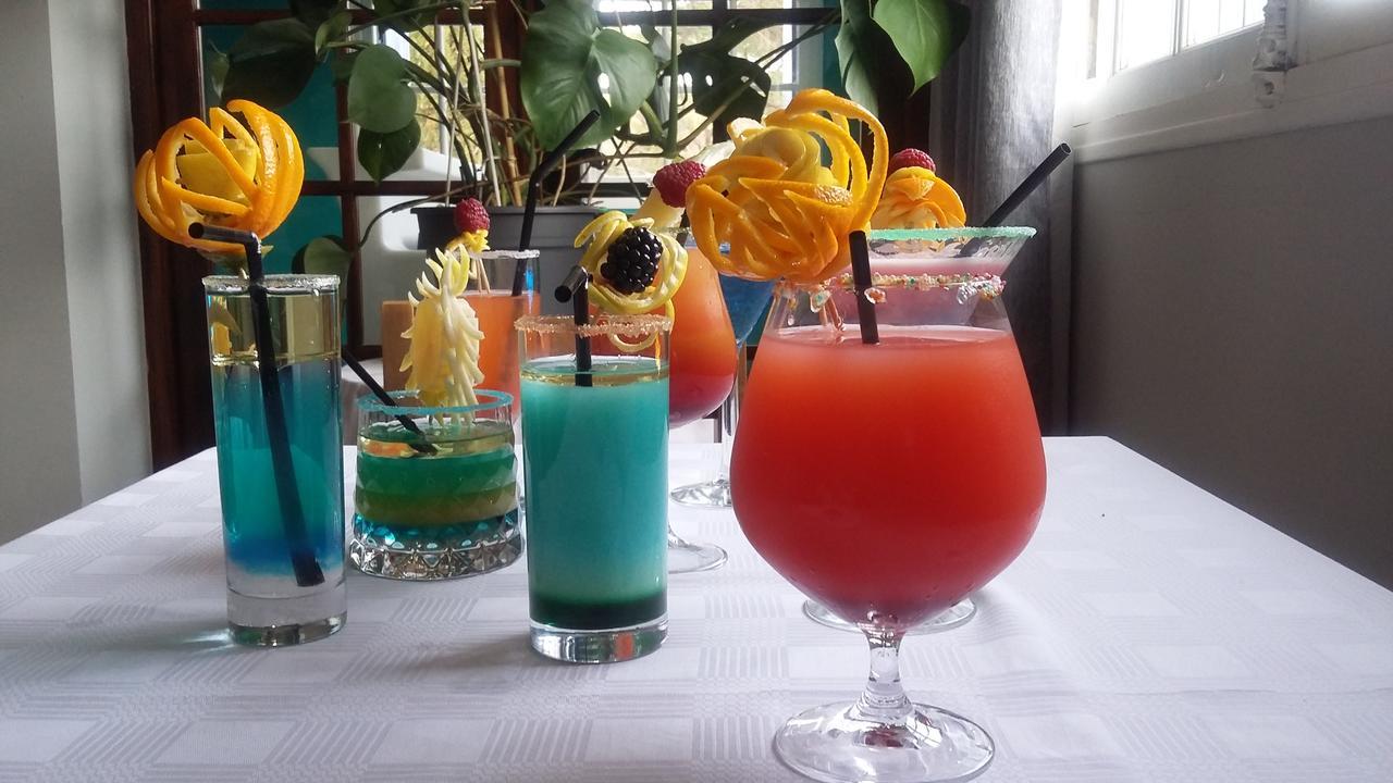 Hotel Restaurant Les 3 Chenes Фрежус Екстер'єр фото