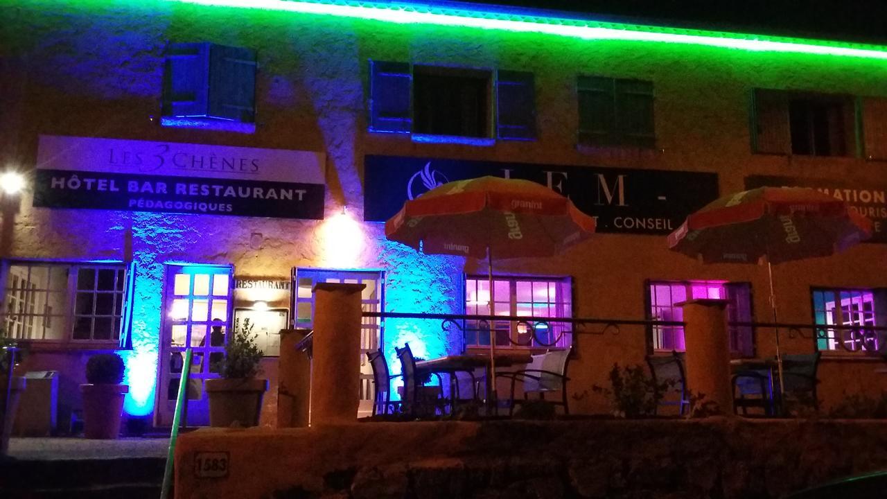 Hotel Restaurant Les 3 Chenes Фрежус Екстер'єр фото