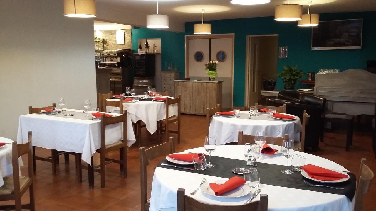 Hotel Restaurant Les 3 Chenes Фрежус Екстер'єр фото