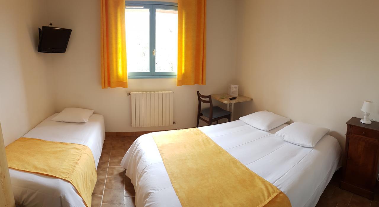Hotel Restaurant Les 3 Chenes Фрежус Екстер'єр фото