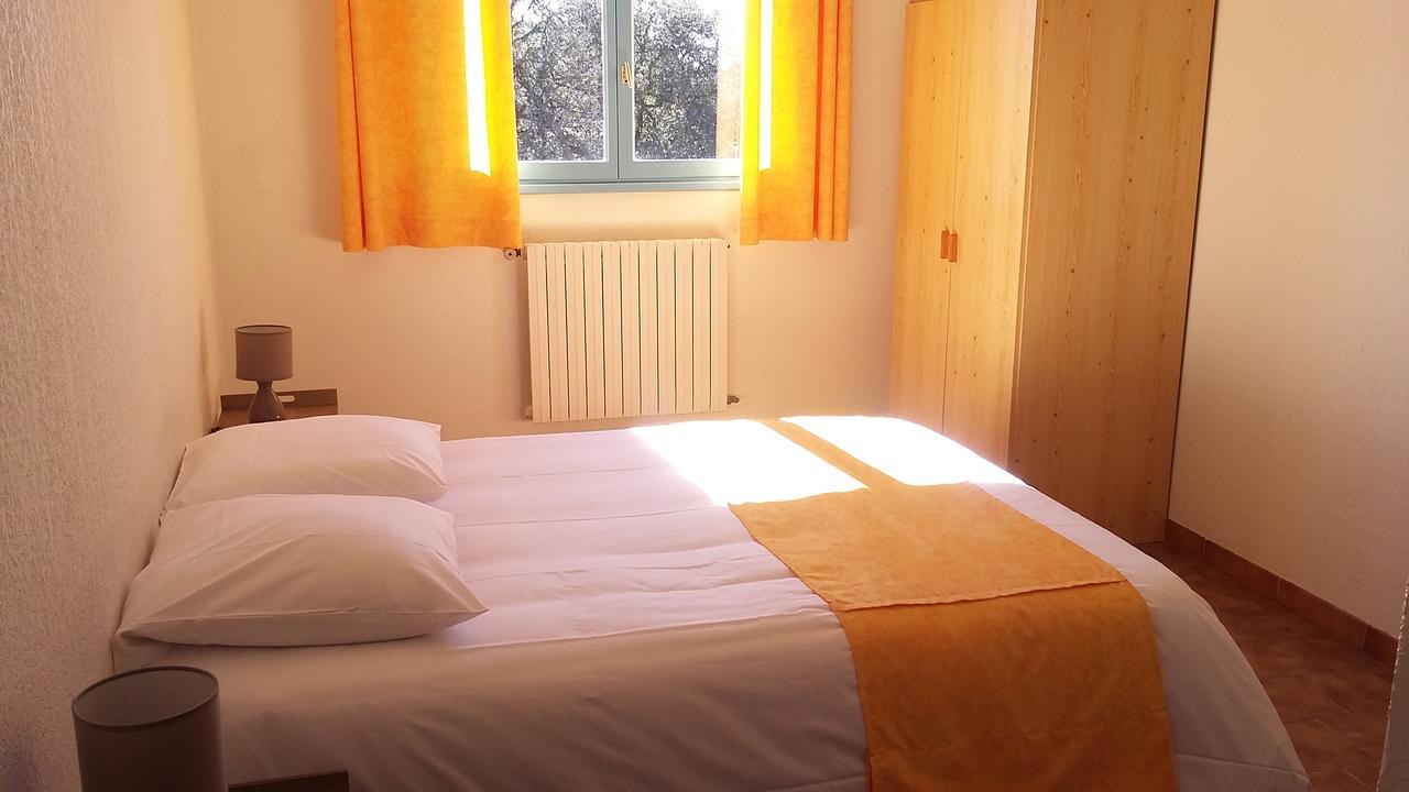Hotel Restaurant Les 3 Chenes Фрежус Екстер'єр фото